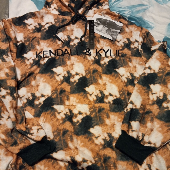 Kendall +Kylie Hoodie - Picture 2 of 6